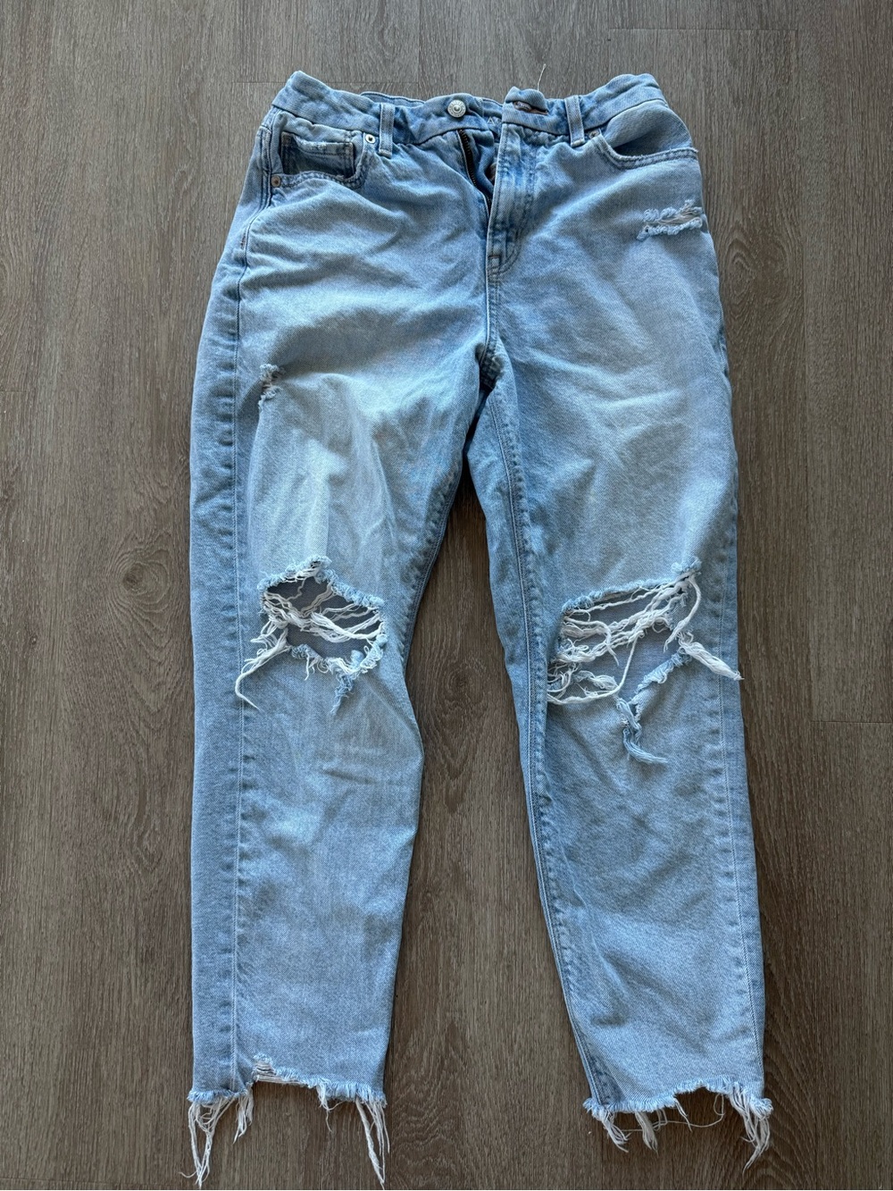 American Eagle Curvy Mom Jeans Light Wash Distressed Ripped Raw Hem size 4